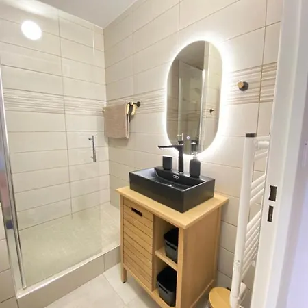 Somptueux Renove En Bord De Apartment